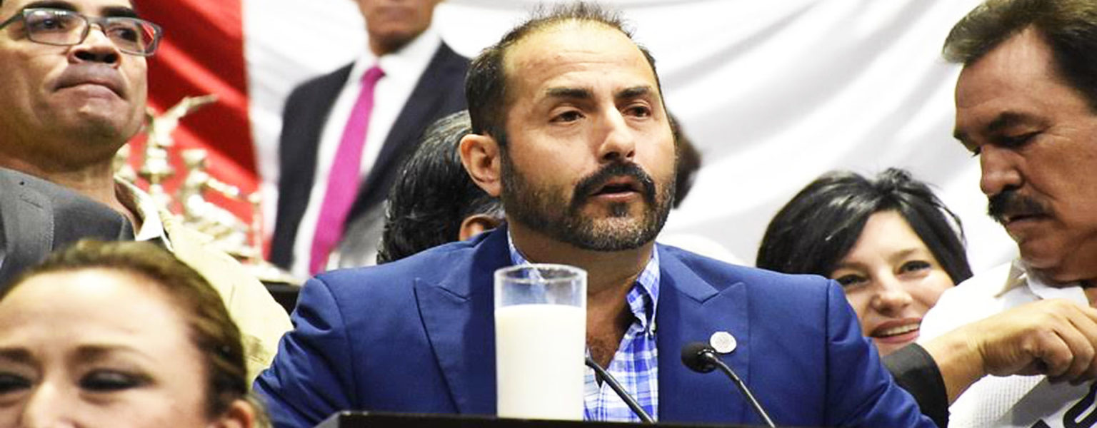 CON LA aprobación de diputados y senadores de la iniciativa para ya no llamar leche a productos apócrifos, se beneficia a los ganaderos, dice el coordinador de la Comisión de Ganadería de la Cámara de Diputados Eduardo Rhon Ramos.
