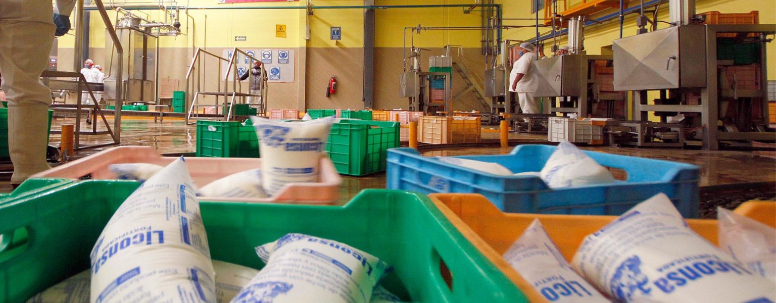 LOS GANADEROS lecheros del país afiliados a la CNOG y al Gremio Lechero de la República Mexicana tienen de tres a seis semanas sin recibir el pago de su leche de LICONSA y están desesperados.