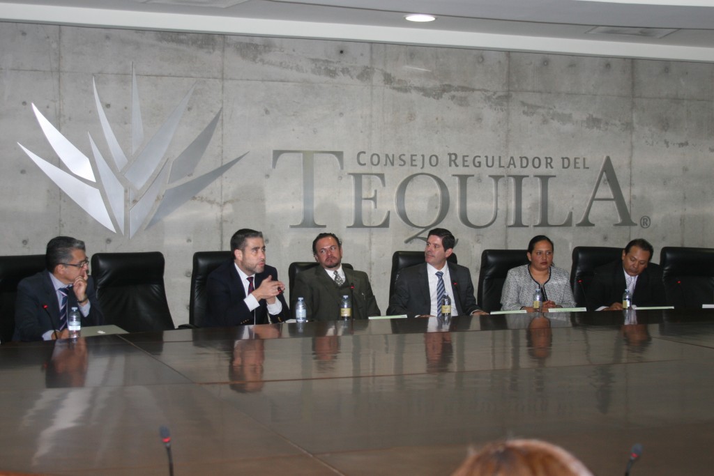 LA MESA de diálogo fue llevada a cabo en el Consejo Regulador del Tequila.