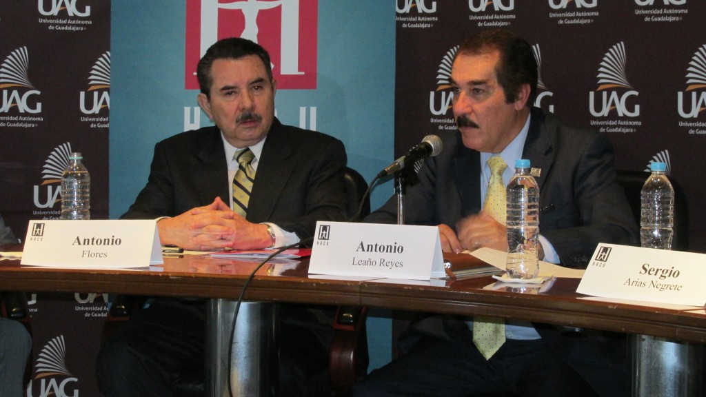 EL LICENCIADO Antonio Leaño Reyes encabezó la presentación de la iniciativa.