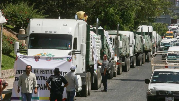 EL GOBIERNO federal y el de Guerrero, evalúan el Programa Piloto de Fertilizantes en esta entidad.