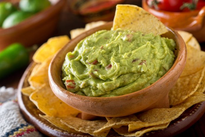 EL GUACAMOLE es la botana favorita de los aficionados para presenciar el máximo evento del futbol americano profesional.