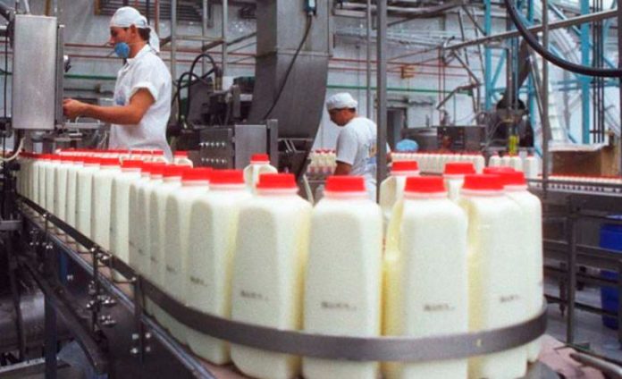 EL PRECIO de la leche líquida y del yogurt aumentó al menos 15 % en los últimos meses debido al encarecimiento de la energía y de los combustibles.